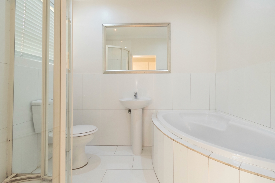 5 Bedroom Property for Sale in Gardens Western Cape